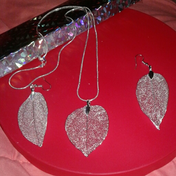 Jewelry - NWOT silver gold leaf necklace and earring set